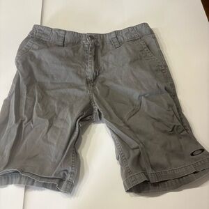 Oakley Men’s Gray Casual Shorts Size 33 Logo Embroidered